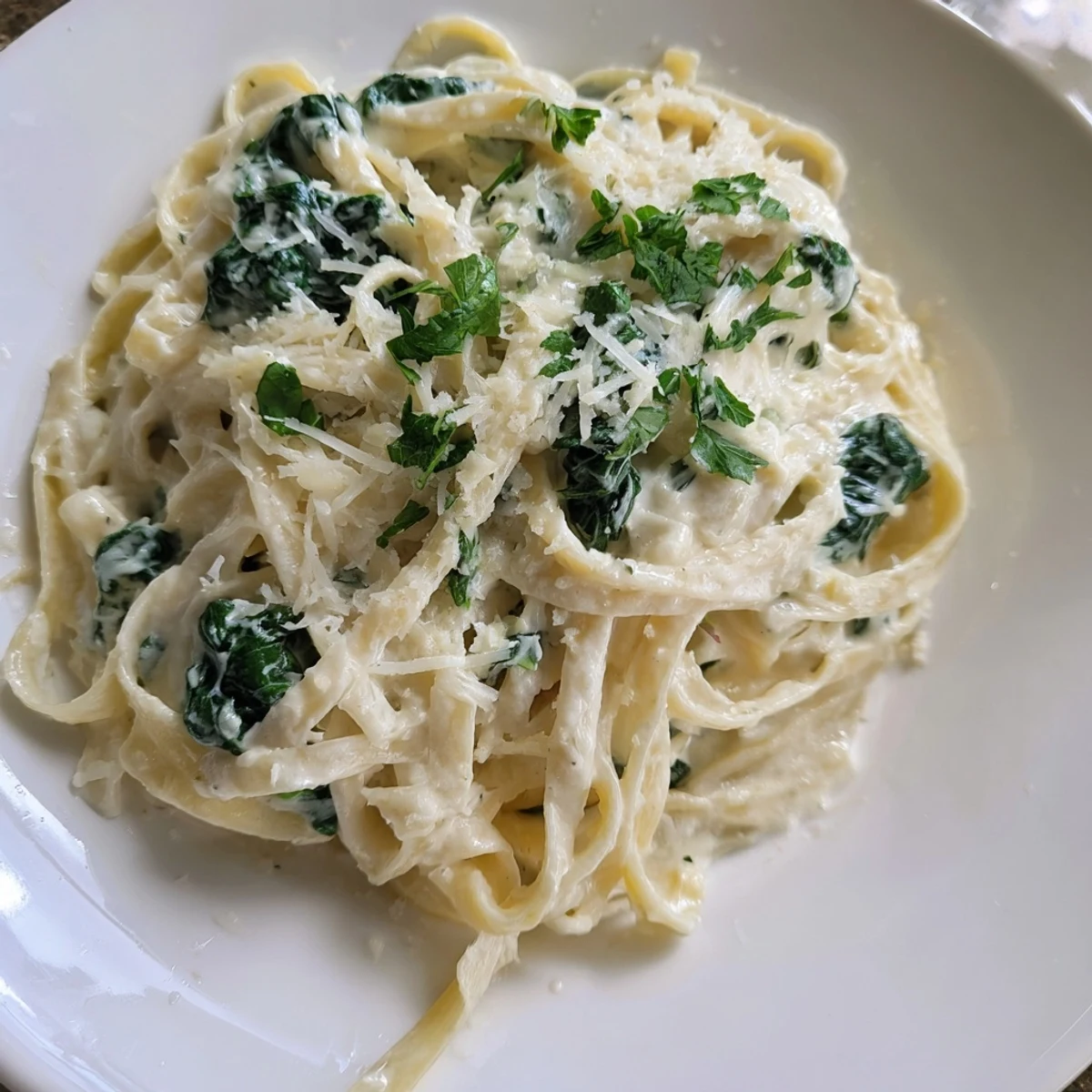 Imagine vibrant green spinach and creamy sauce swirling around the fettuccine in this Creamy Fettuccine Alfredo.
