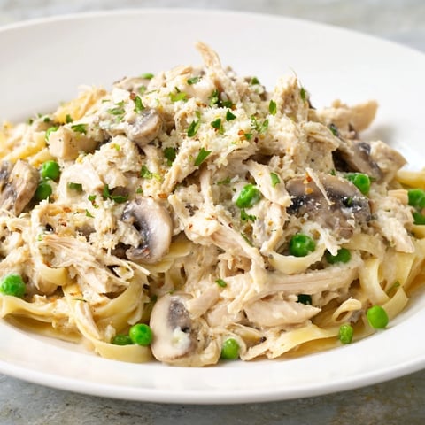 Slow-cooked Creamy Chicken Alfredo with tender shredded chicken in a rich, velvety sauce.