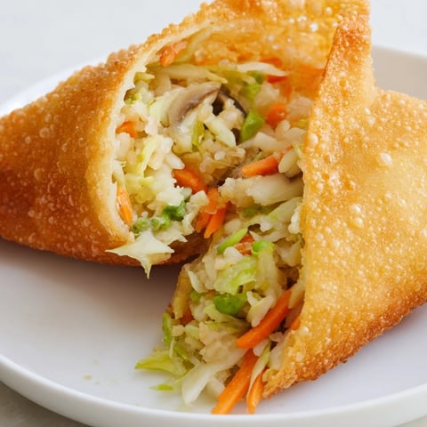 Golden, crispy Crispy Rice Paper Dumplings showcasing a flavorful veggie filling, perfect appetizer.