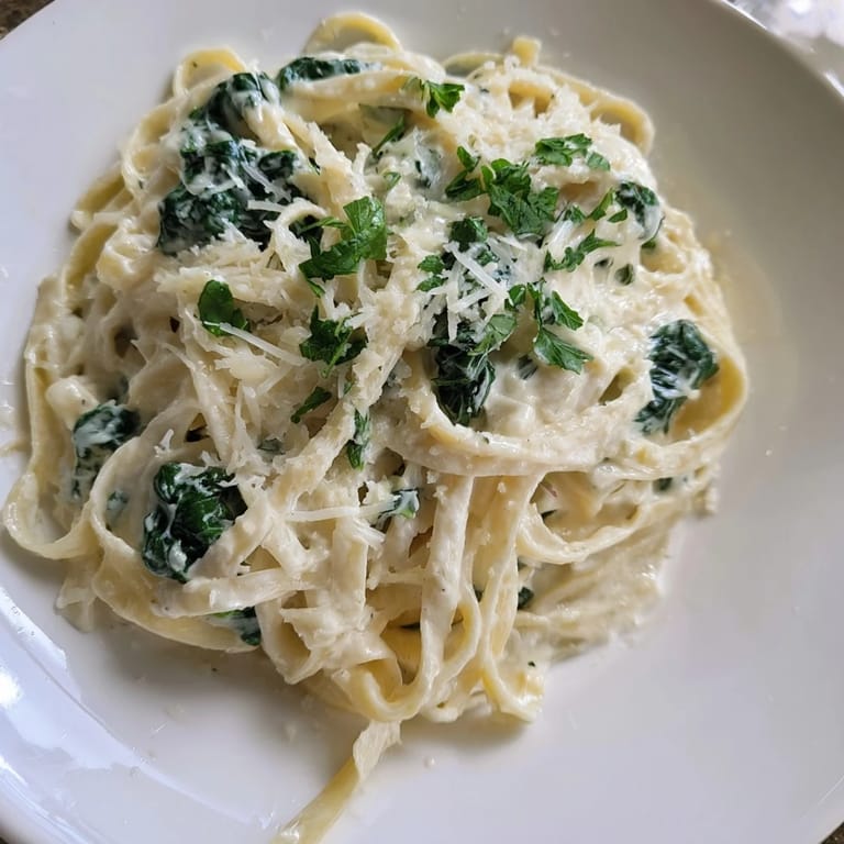Imagine vibrant green spinach and creamy sauce swirling around the fettuccine in this Creamy Fettuccine Alfredo.